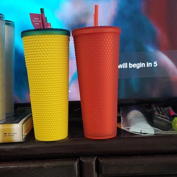 Starbucks Hawaii's cup collection - Picture 1 of 4